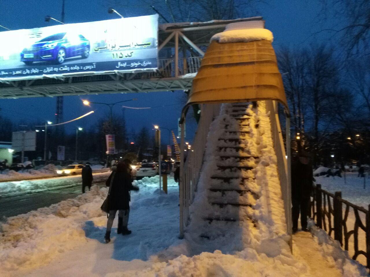 اختصاصی/آیا استاندار گیلان و شهردار از وضعیت غیر ایمن پلهای عابر پیاده رشت اطلاع دارند؟