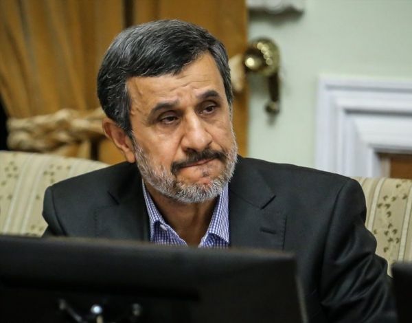 اختصاصی/احمدی نژاد:پافشاری مردم بر آرمانهای انقلاب به معنای تایید مسئولان نیست/ضد انقلاب واقعی کسانی هستند سبب نارضایتی عمومی مردم می شوند
