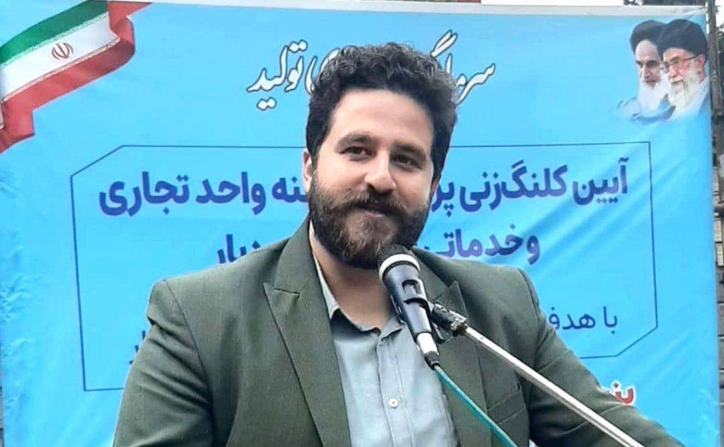 کاظمی فتلکی در حال سخنرانی