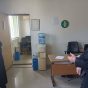 بازدید مدیر کل ثبت احوال گیلان از بخش‌ های آسیب دیده اداره ثبت احوال بندر انزلی ناشی از موشک باران