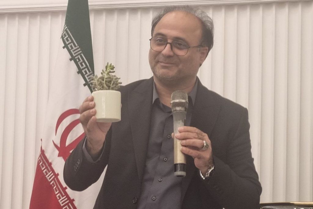 سلمان خواه یوسف گلدان به دست